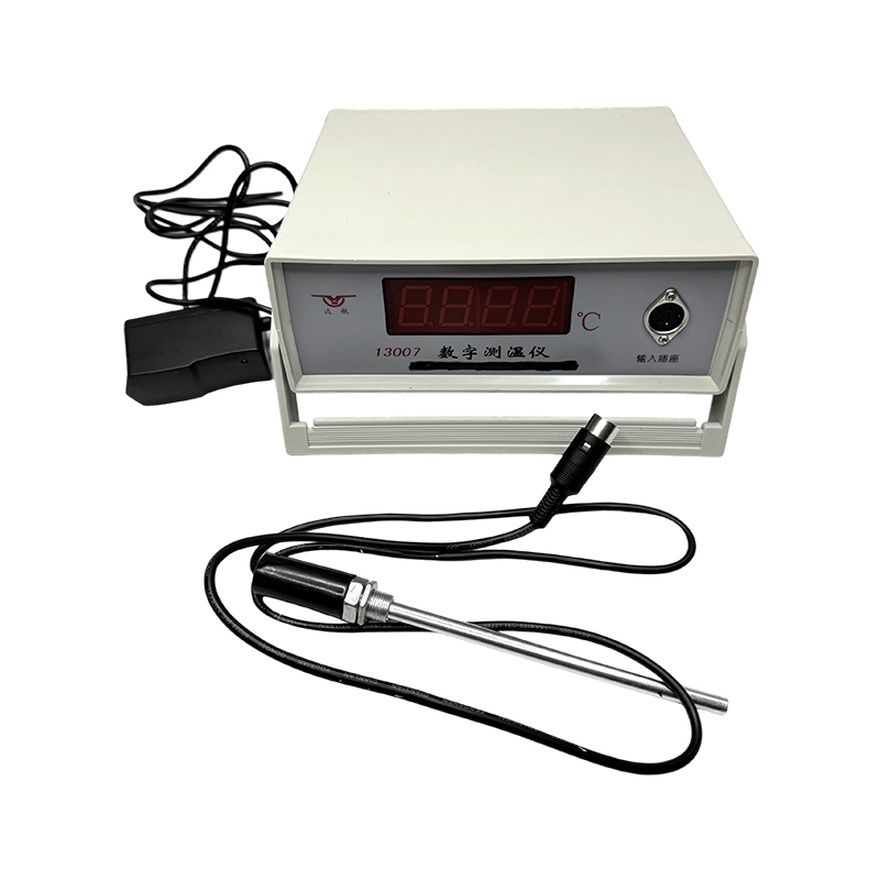 Alat pengukur suhu digital / fizik / alat makmal